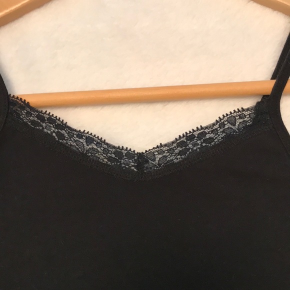 Black camisole with a little black lace - Picture 2 of 4